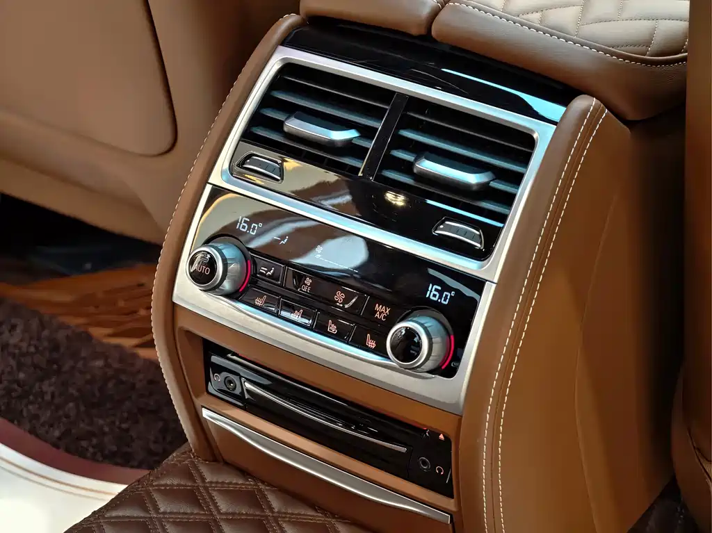 BMW 7 Series 2021 — фото 12