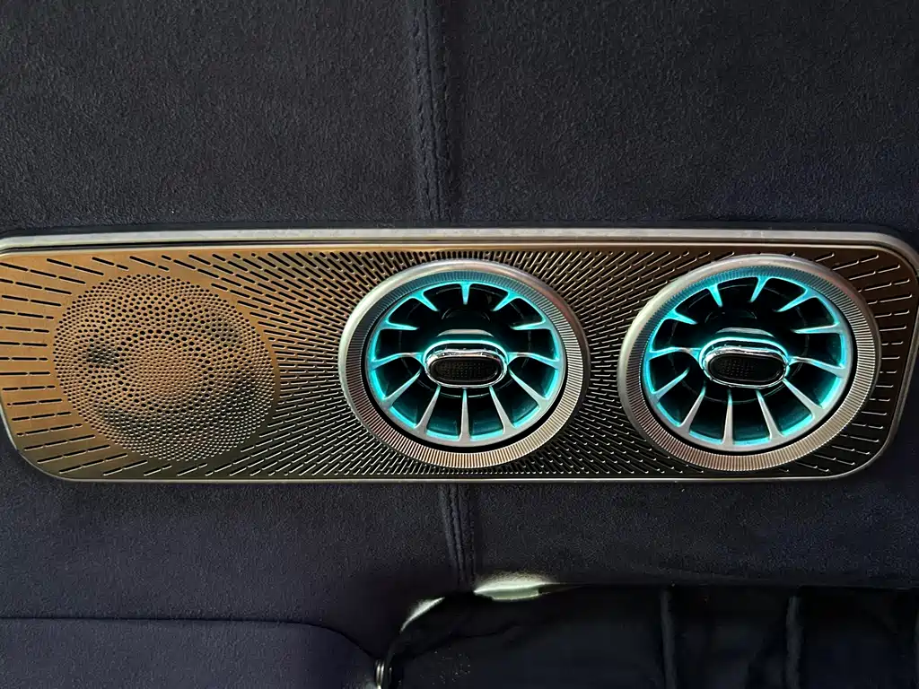 Mercedes-Benz V-Class 2023 — фото 17