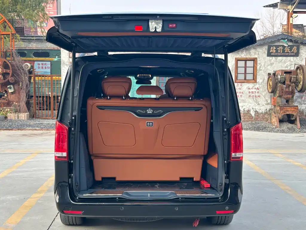 Mercedes-Benz V-Class 2023 — фото 25