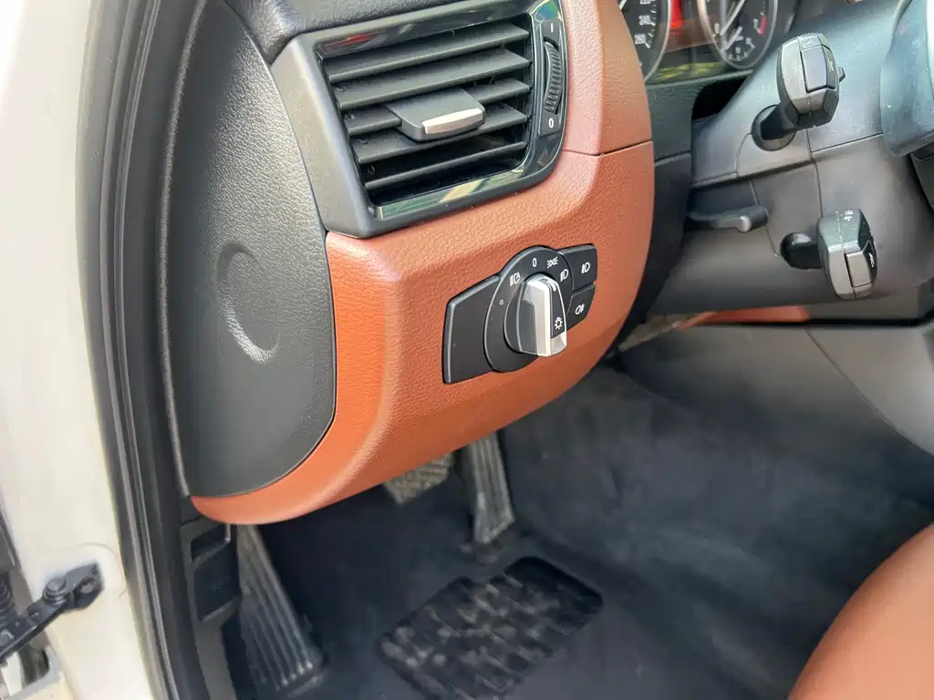 BMW X1 2015 — фото 12