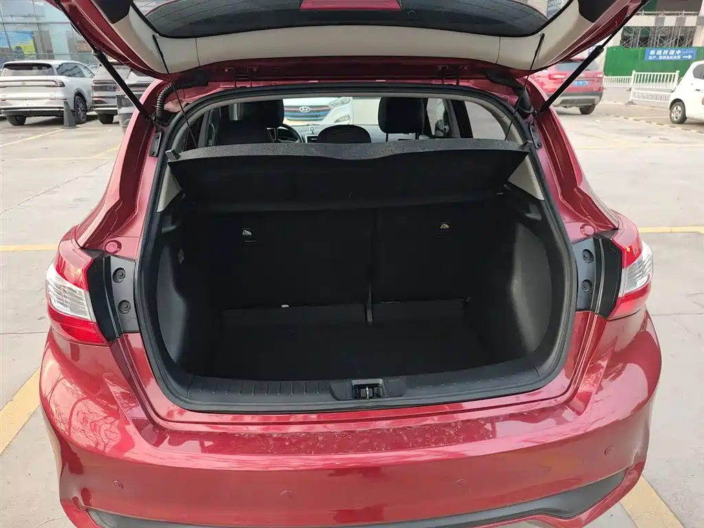 Nissan Tiida 2017 — фото 19