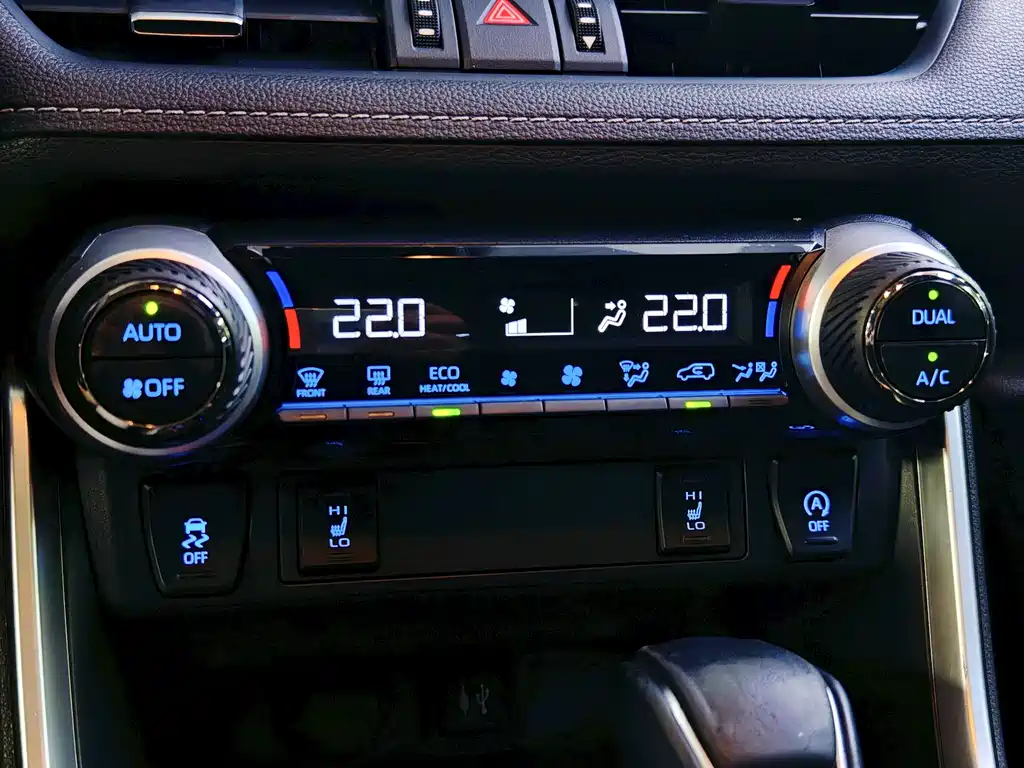 Toyota RAV4 2022 — фото 14