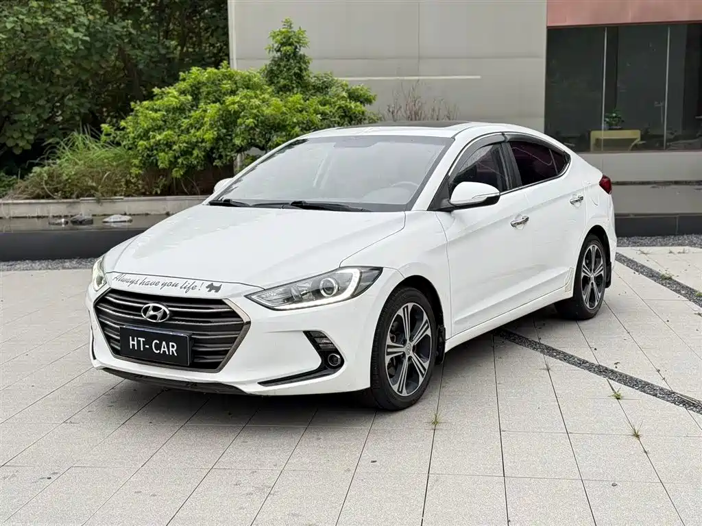 Hyundai Elantra 2019 — фото 1