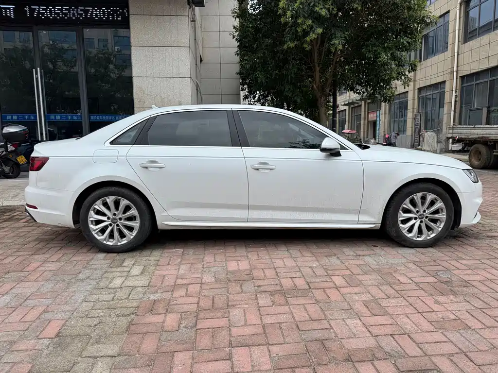 Audi A4L 2019