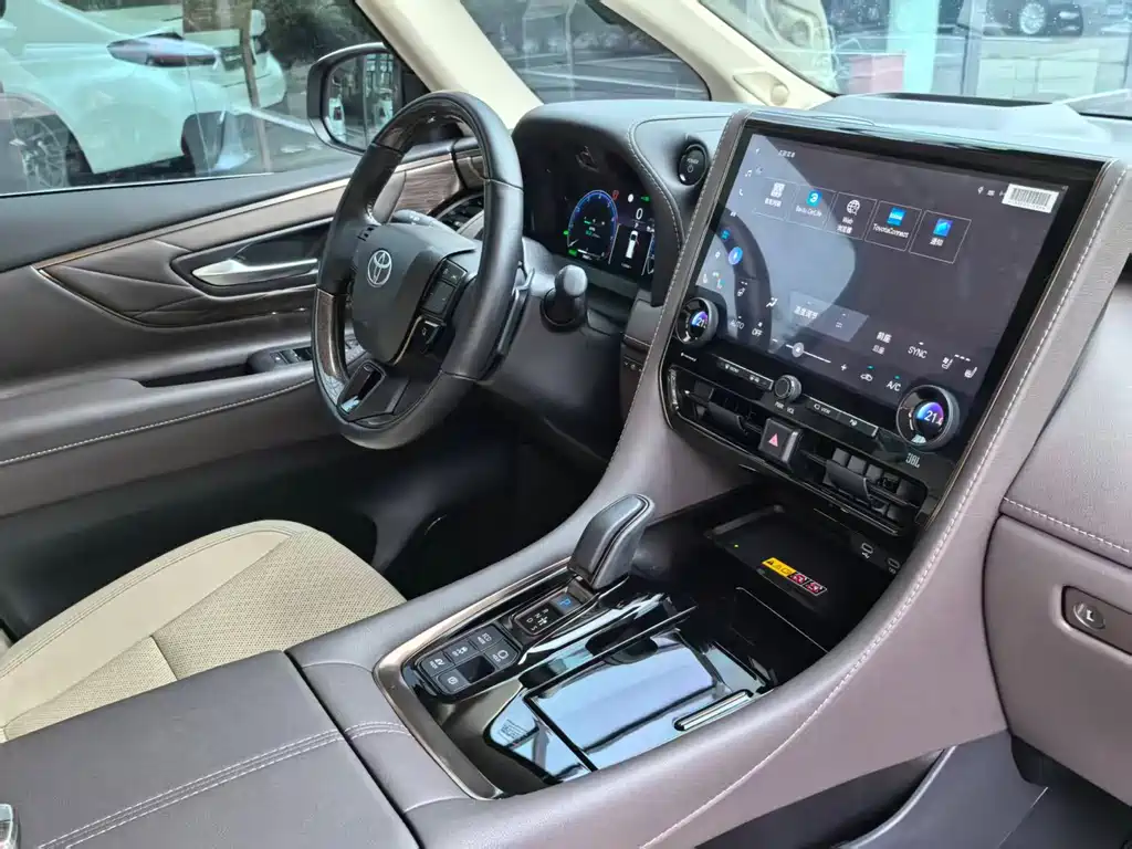 Toyota Alphard 2024 — фото 17