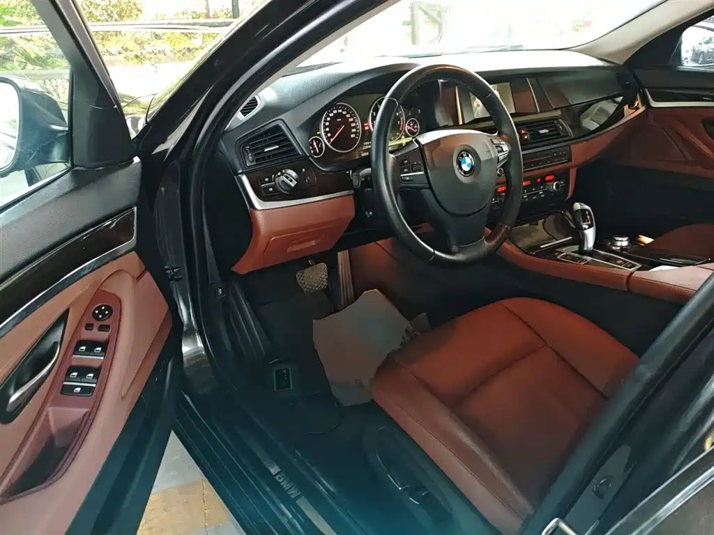BMW 5 Series 2016 — фото 16