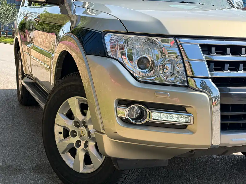 Mitsubishi Pajero 2016 — фото 13