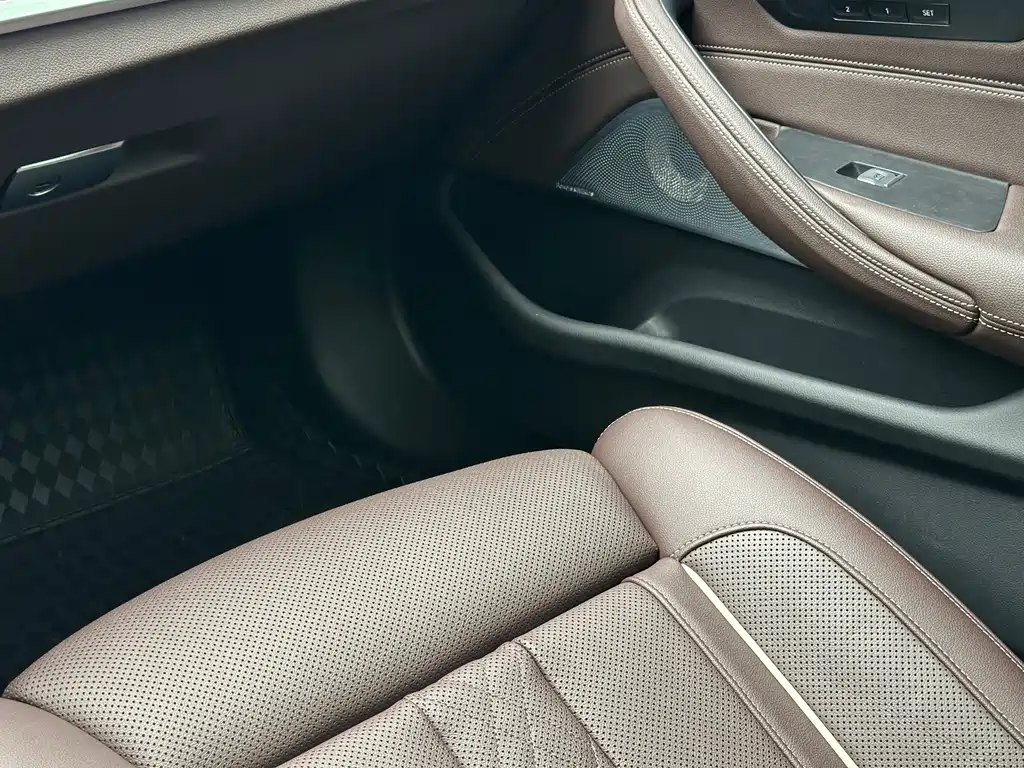 BMW 5 Series 2022 — фото 16