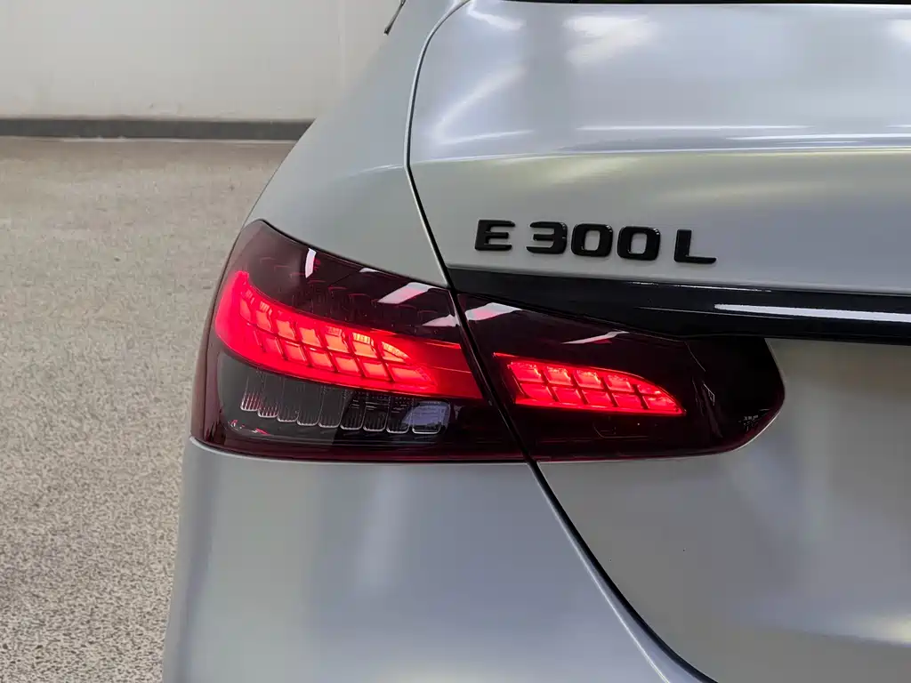 Mercedes-Benz E-Class 2022 — фото 11