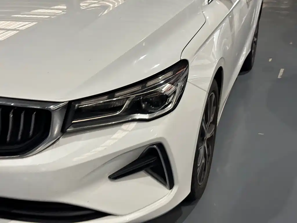 Geely Emgrand 2021
