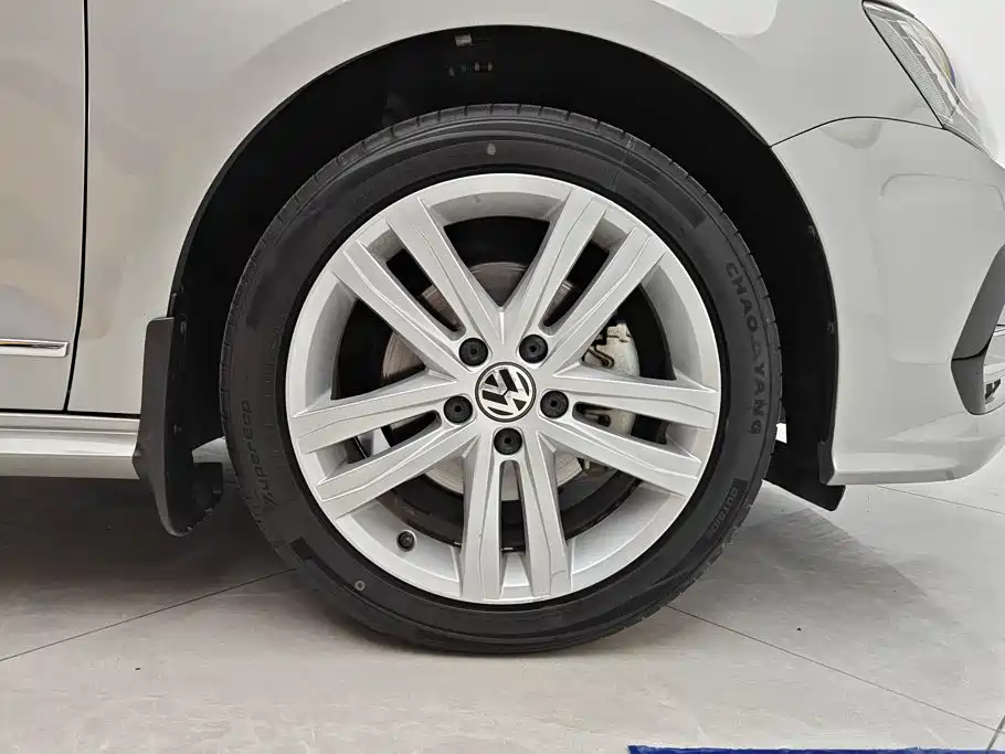 Volkswagen Sagitar 2018