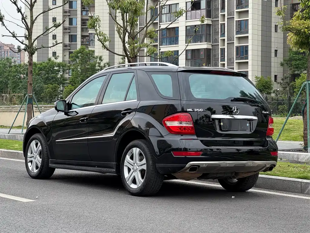 Mercedes-Benz M-Class 2010 — фото 13