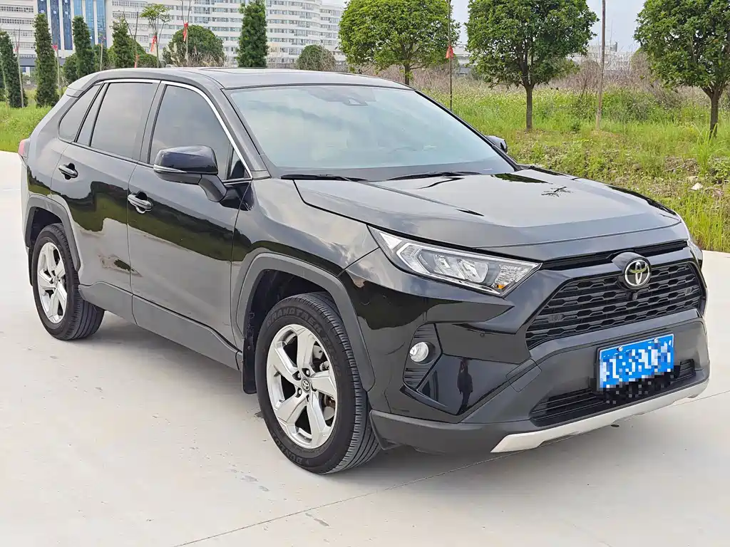 Toyota RAV4 2023 — фото 3