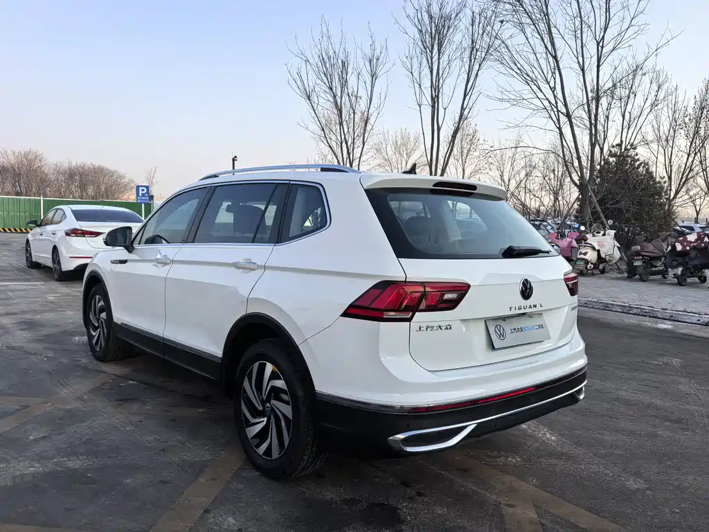 Volkswagen Tiguan L 2023 — фото 4
