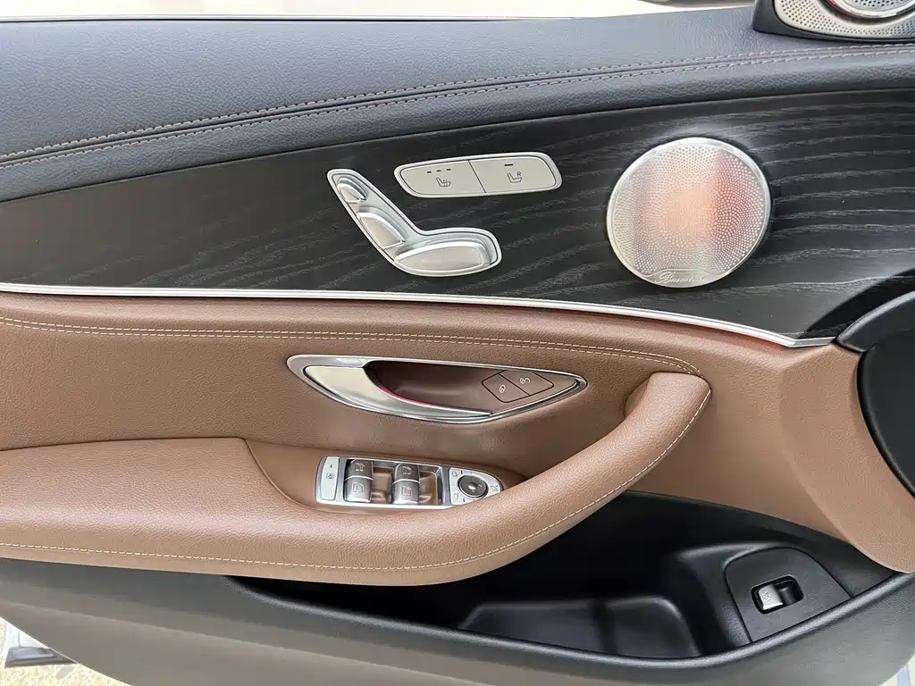 Mercedes-Benz E-Class 2022 — фото 12