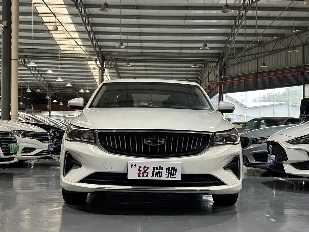 Geely Emgrand 2021
