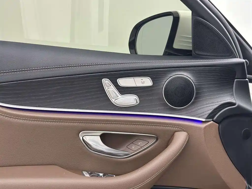 Mercedes-Benz E-Class 2022 — фото 13