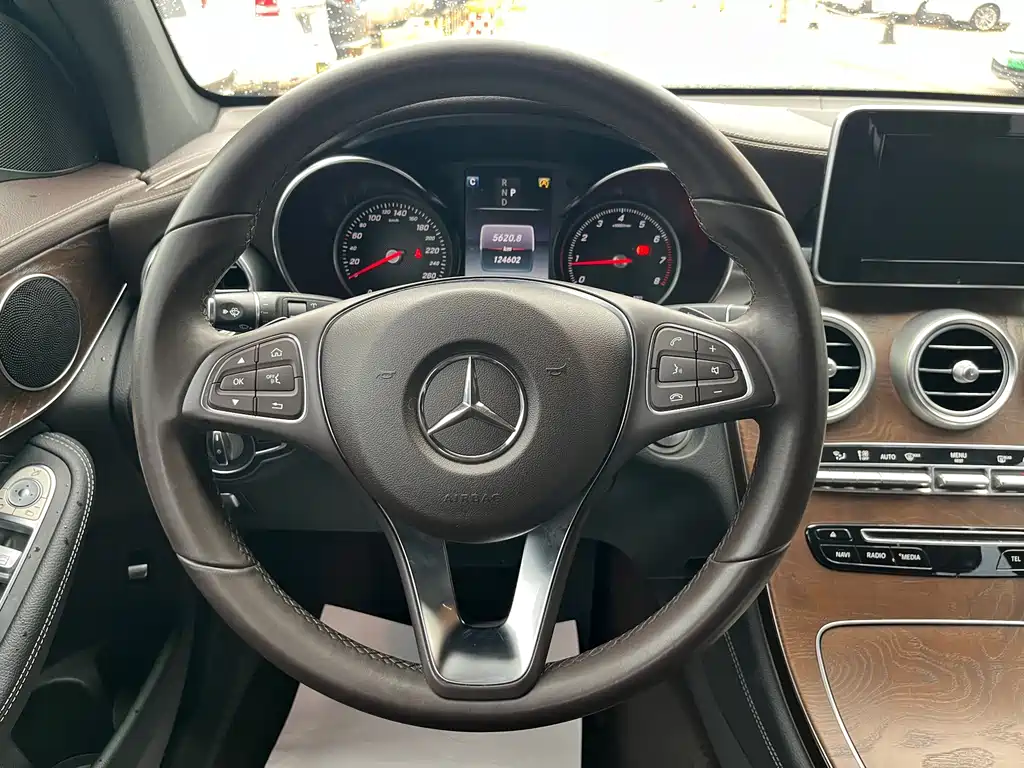 Mercedes-Benz GLC 2017 — фото 19