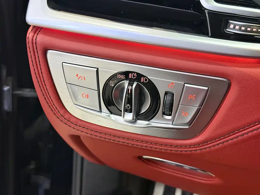 BMW 7 Series 2017 — фото 19