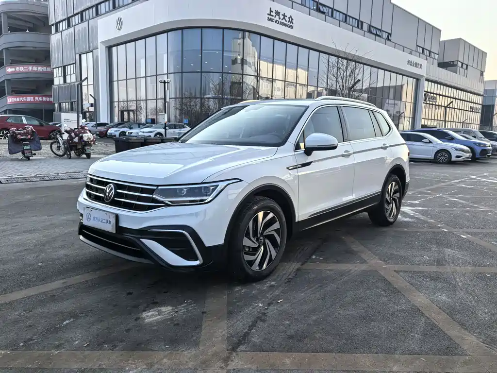 Volkswagen Tiguan L 2023 — фото 8