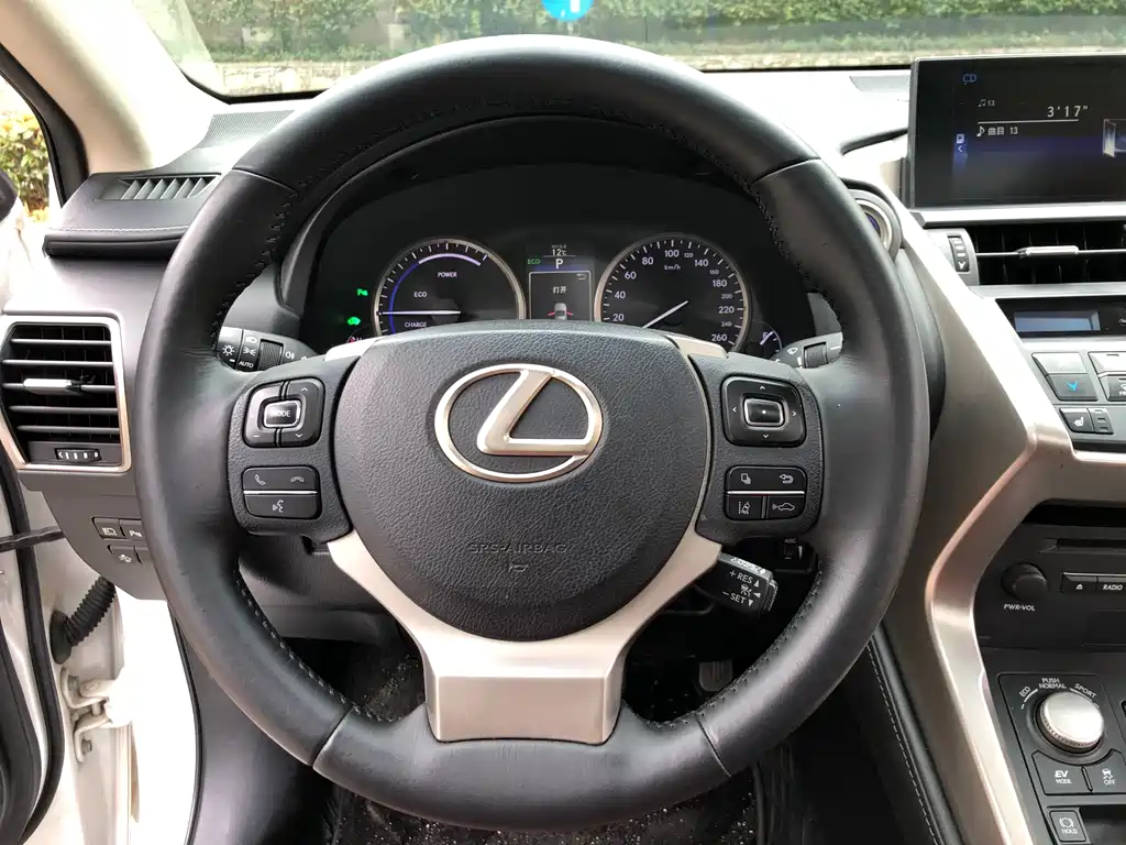 Lexus NX 2016 — фото 9