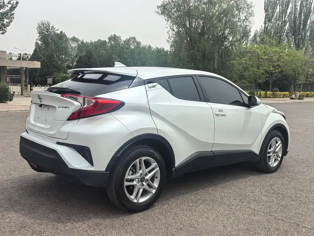 Toyota C-HR 2024 — фото 9
