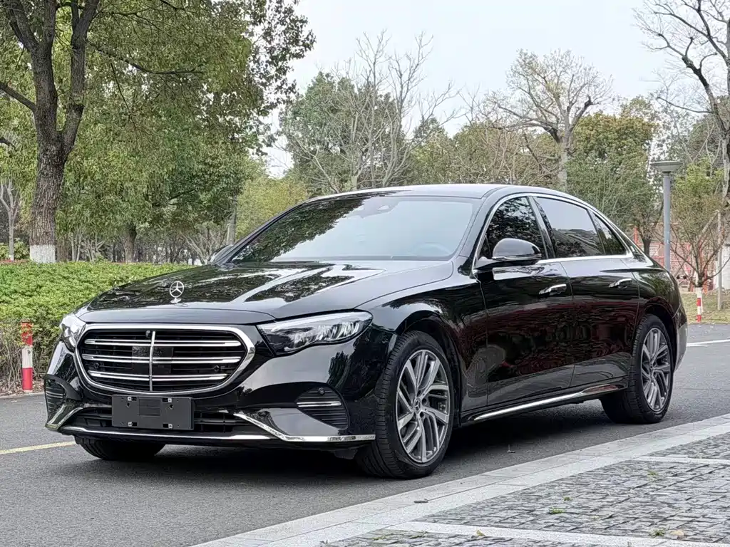 Mercedes-Benz E-Class 2024 — фото 1