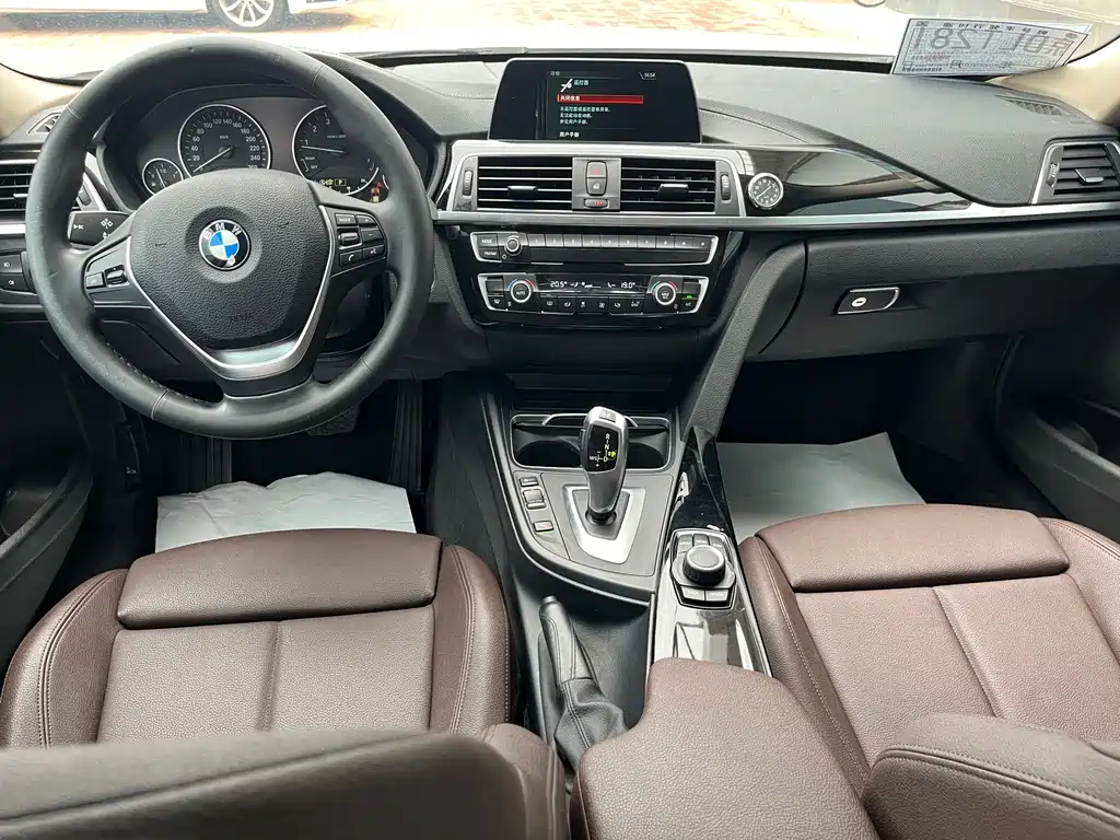 BMW 3 Series 2018 — фото 17