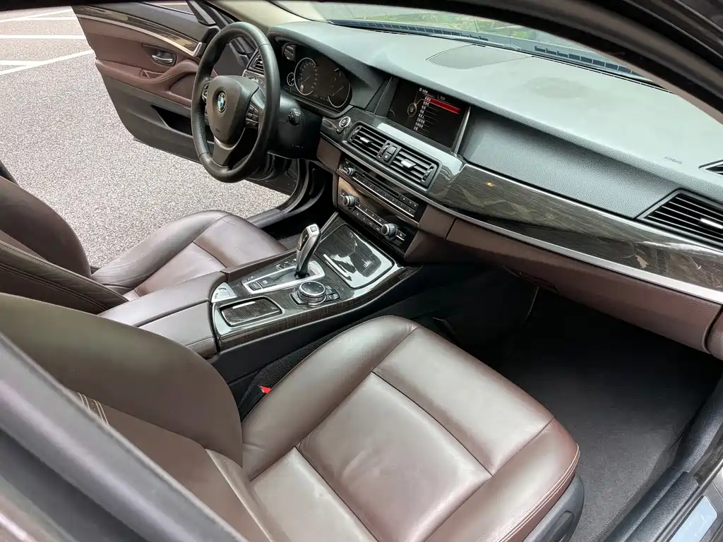 BMW 5 Series 2015 — фото 14