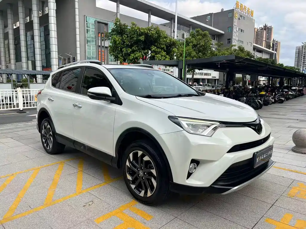 Toyota RAV4 2016 — фото 2