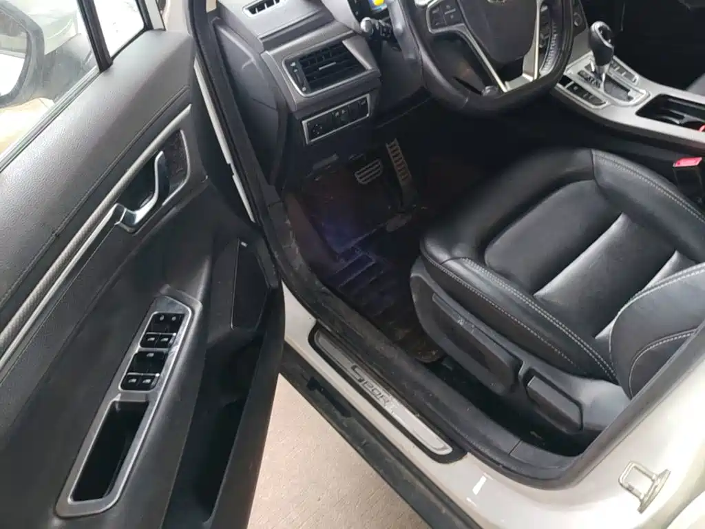 Geely Emgrand GS 2016 — фото 23