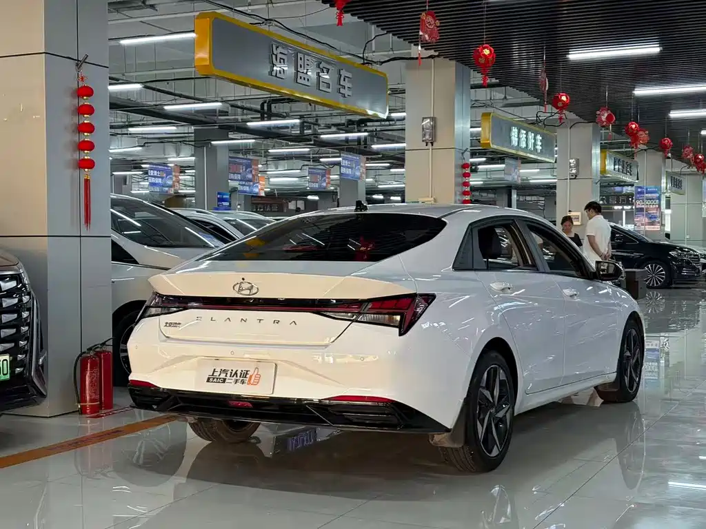 Hyundai Elantra 2022