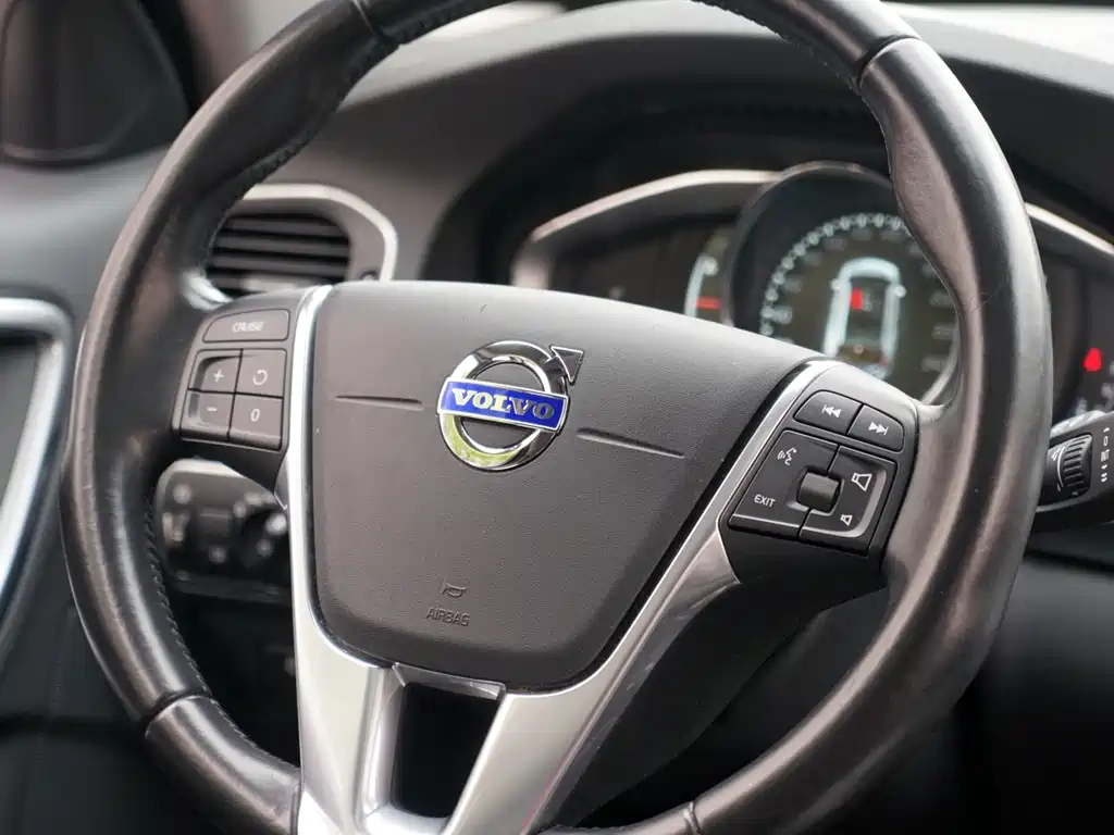 Volvo V60 2016 — фото 13