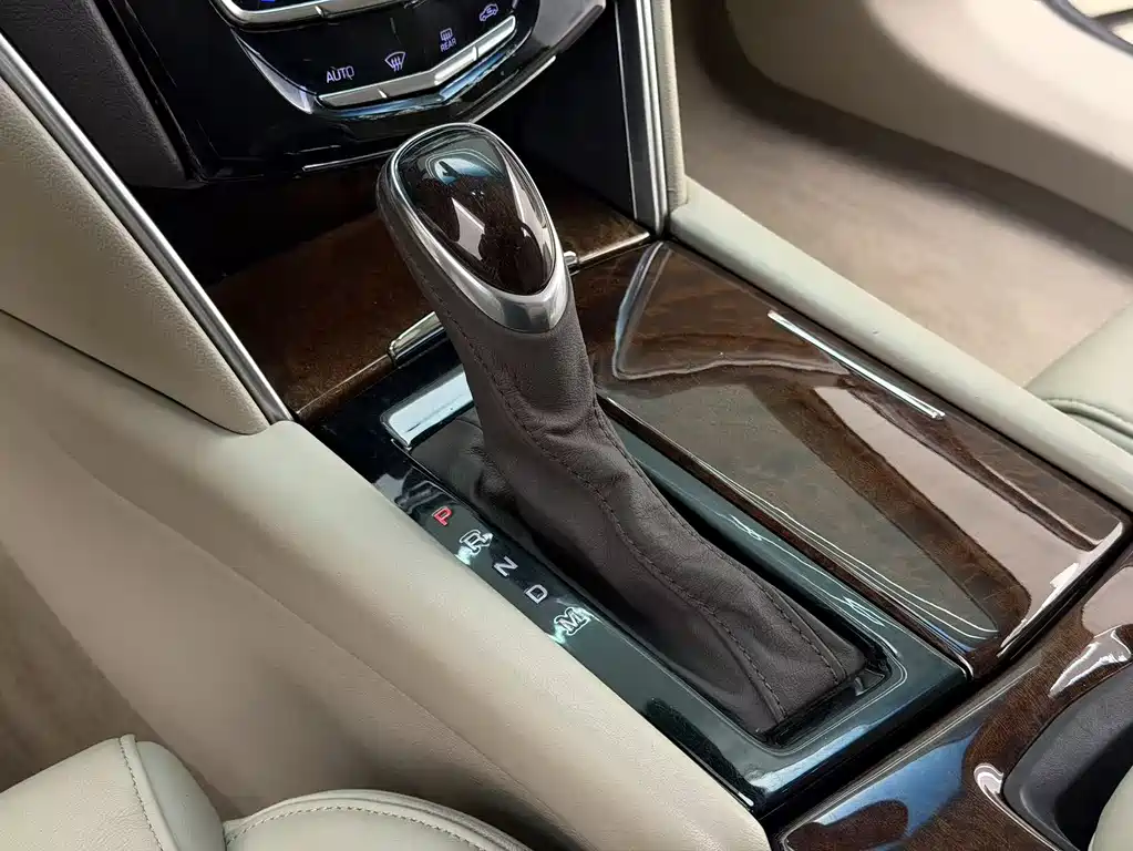 Cadillac XTS 2016 — фото 16