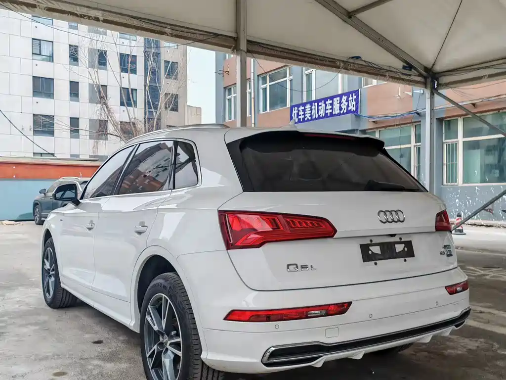 Audi Q5L 2019 — фото 12