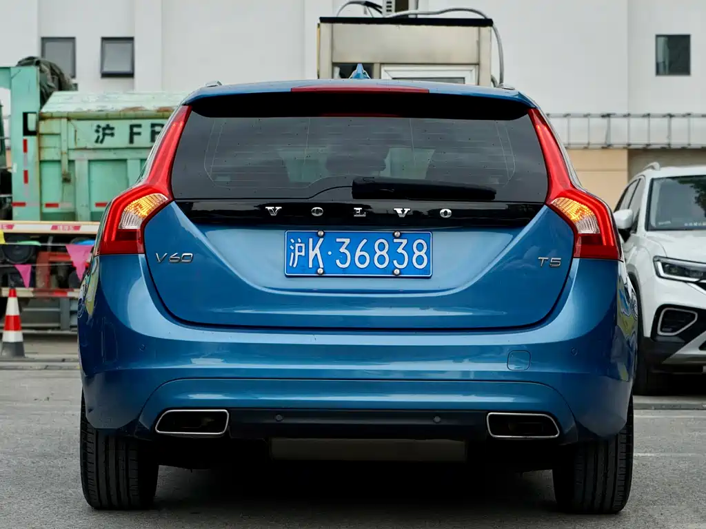 Volvo V60 2016 — фото 23