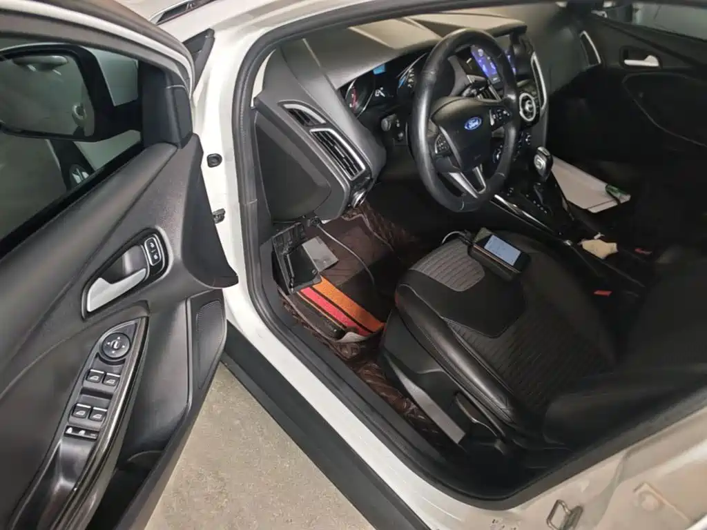 Ford Focus 2016 — фото 16