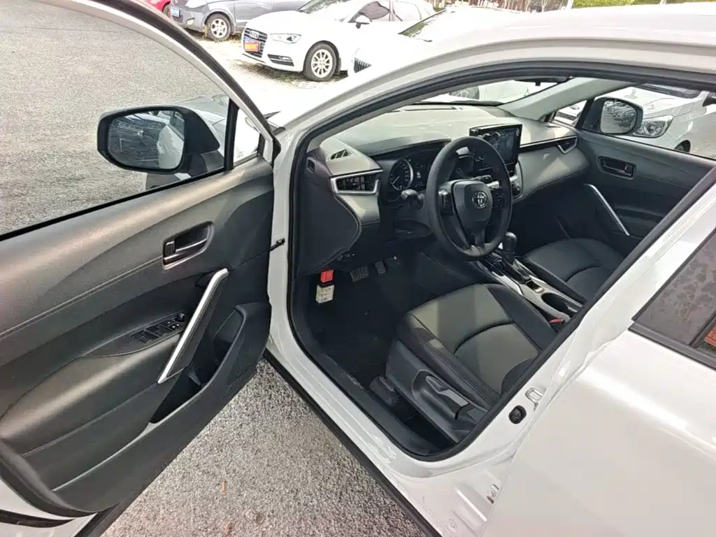 Toyota Corolla Cross 2023 — фото 16