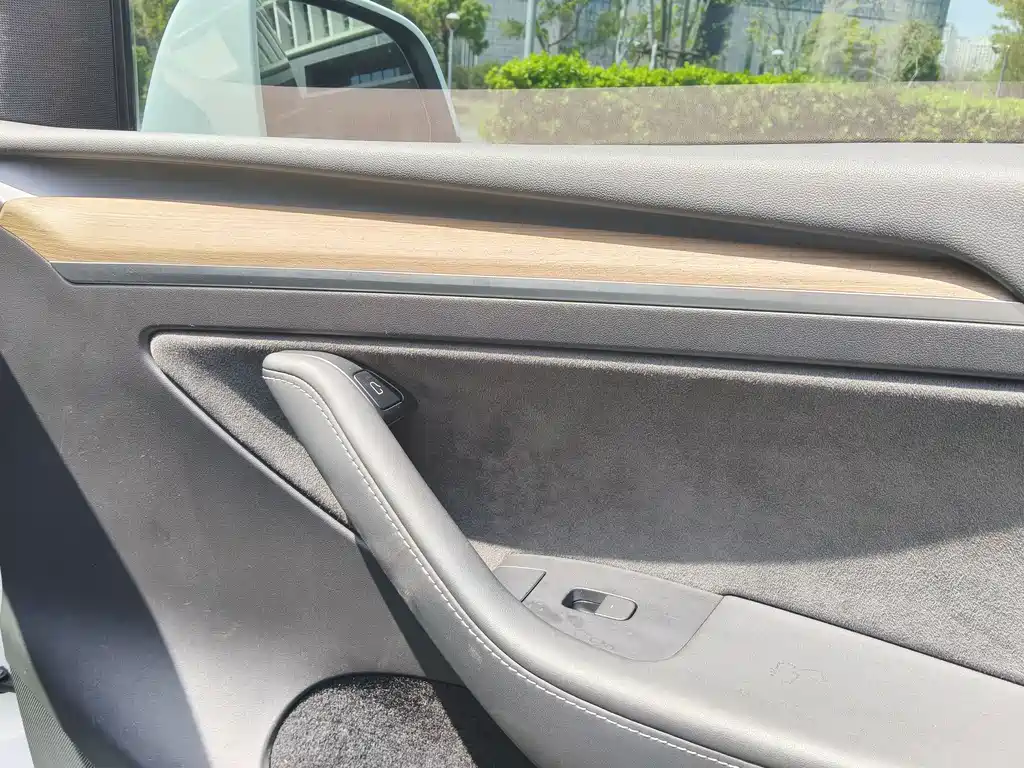 Tesla Model Y 2021 — фото 10