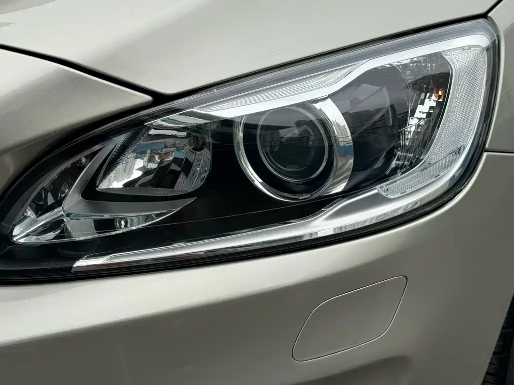 Volvo S60 2017 — фото 18