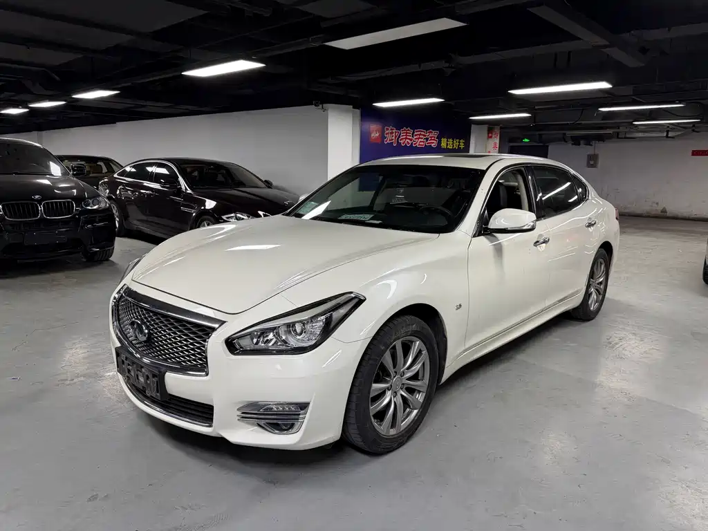 Infiniti Q70 2016