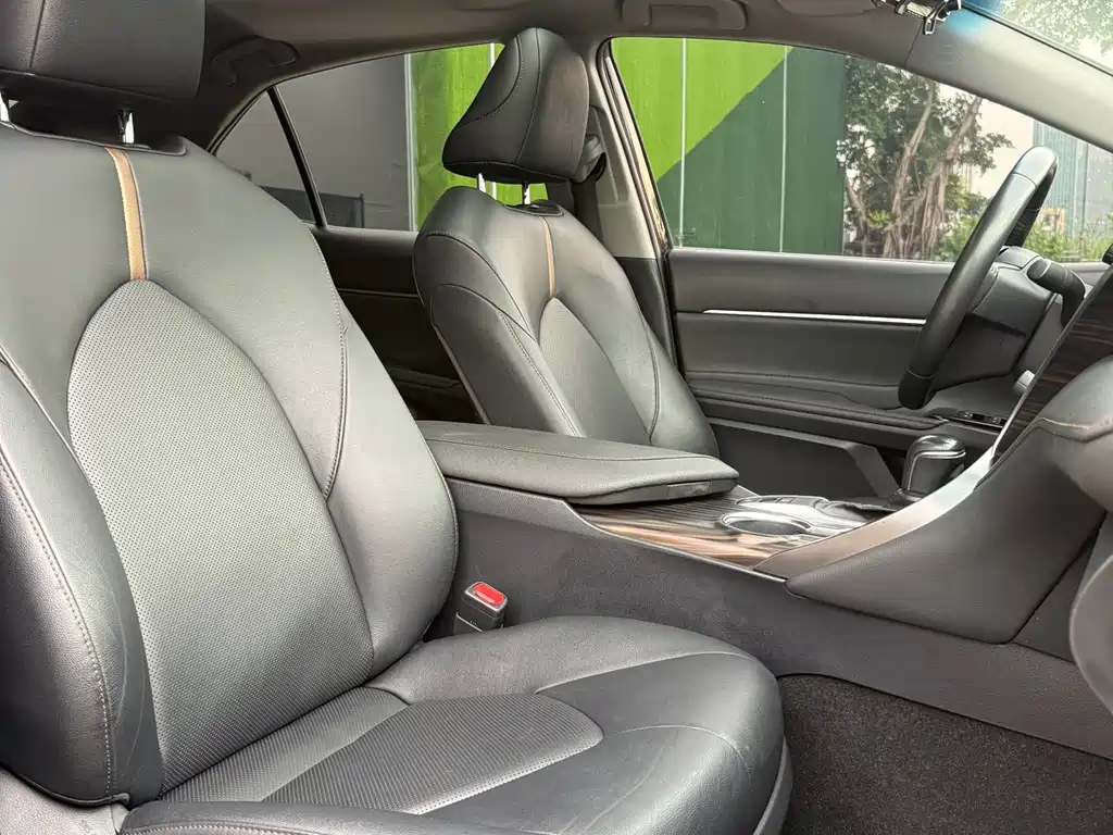 Toyota Camry 2021 — фото 12
