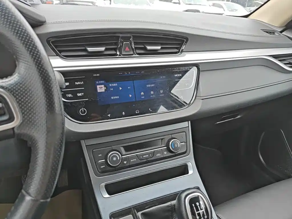 Geely Emgrand 2018 — фото 13