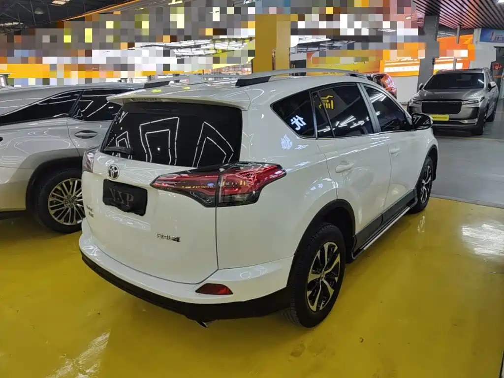 Toyota RAV4 2019 — фото 5