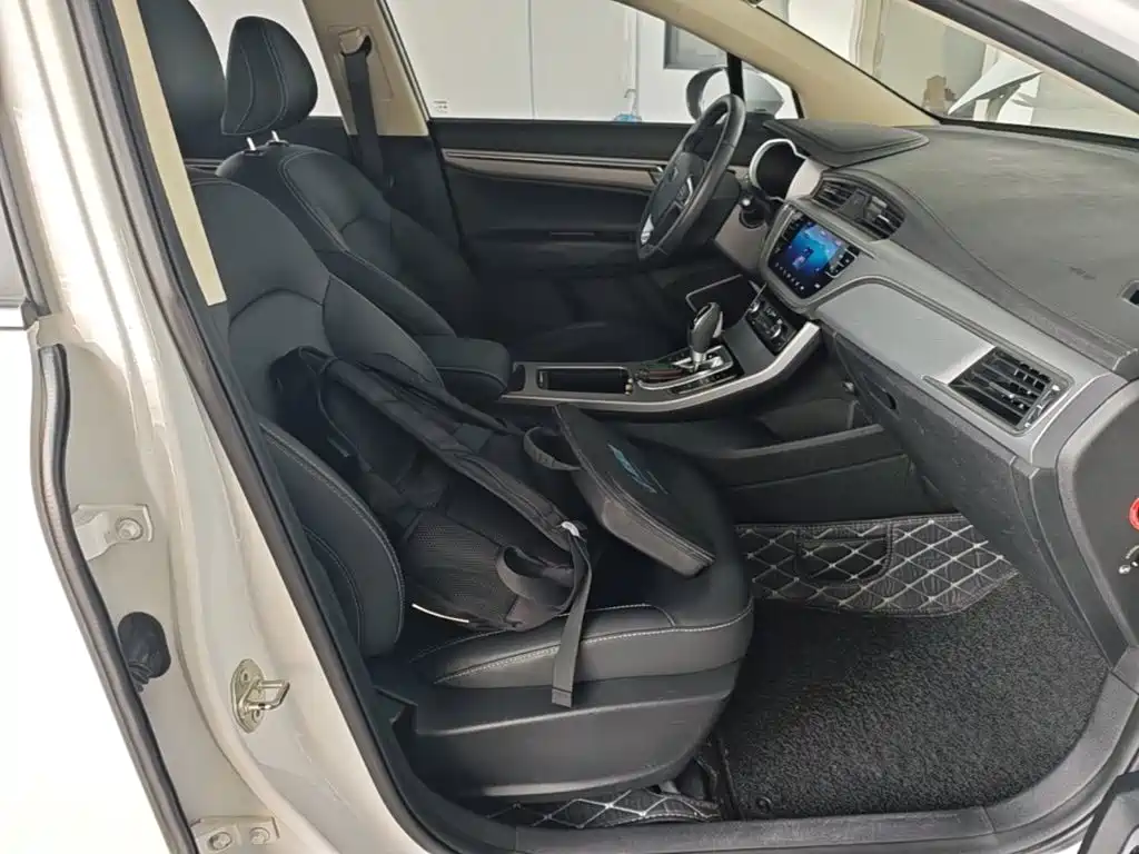 Geely Emgrand GS 2019 — фото 25