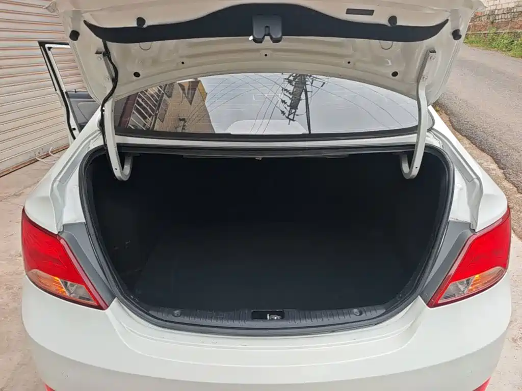 Hyundai Accent 2016 — фото 19