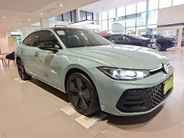 Volkswagen Passat 2025