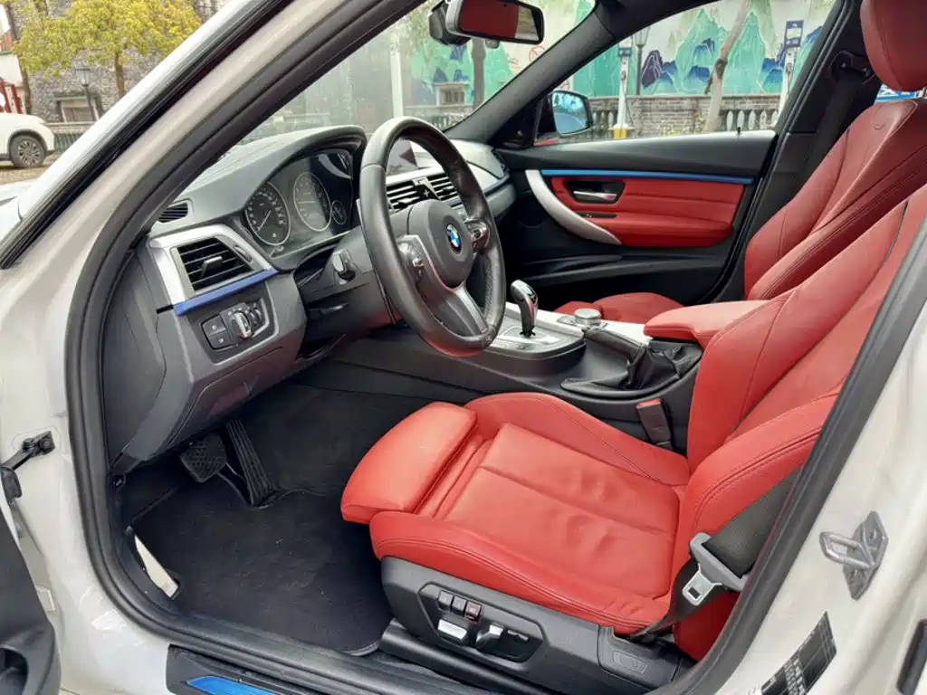 BMW 3 Series 2019 — фото 20
