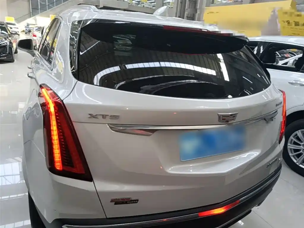 Cadillac XT5 2021 — фото 6
