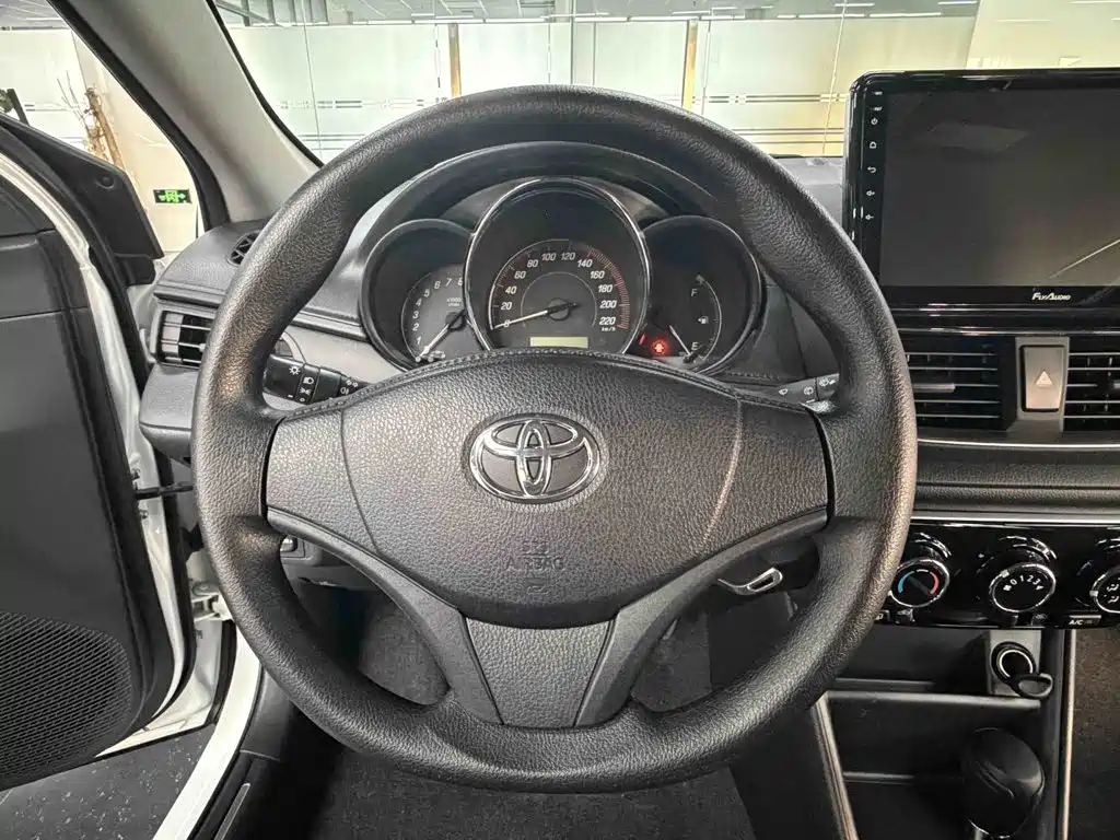 Toyota Yaris L 2020 — фото 17